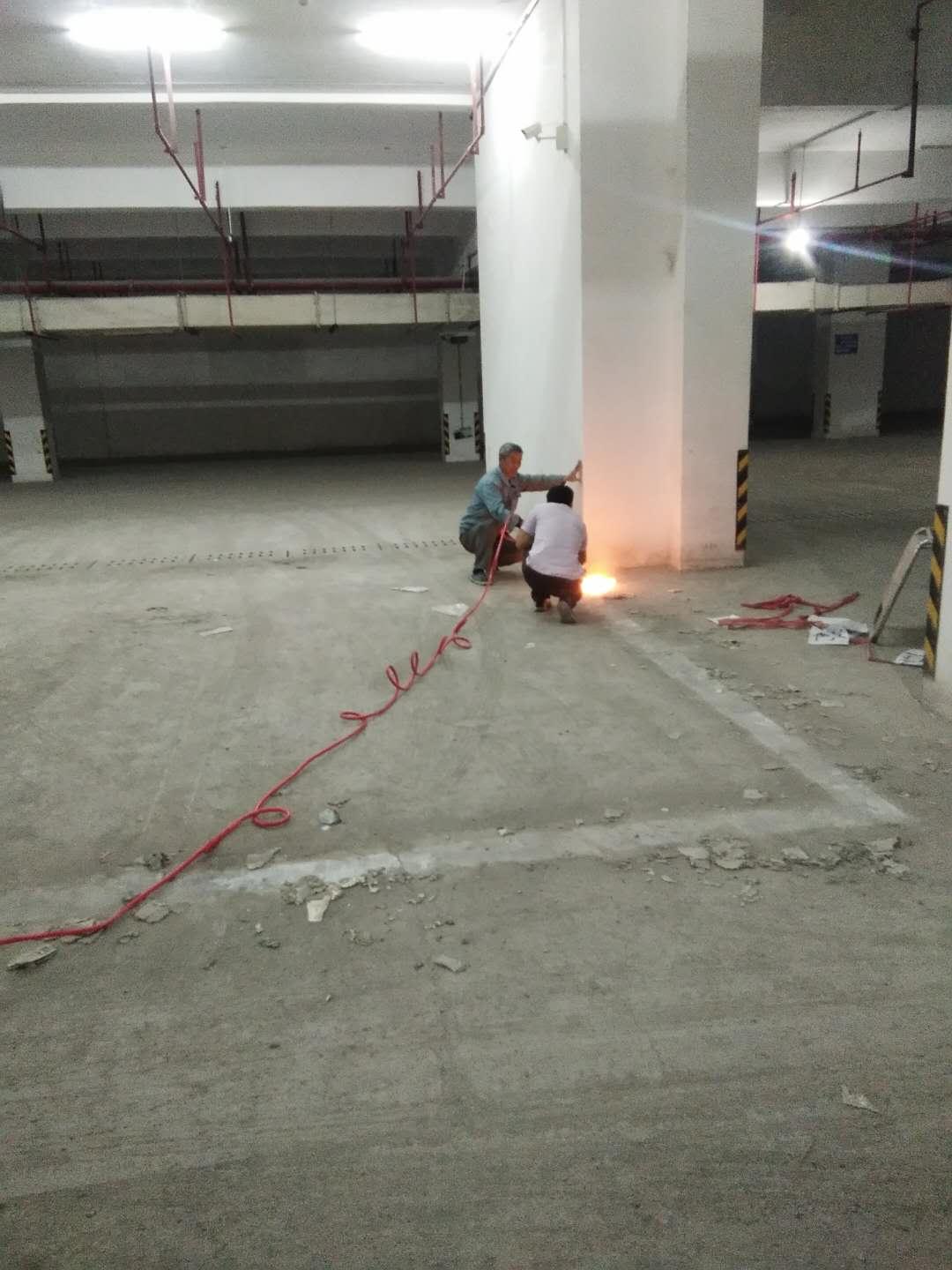 磐安新興蔬菜市場大樓地下車庫地面翻新工程進行中